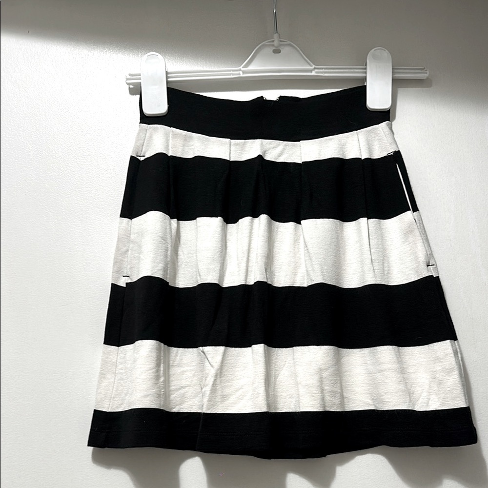 French Connection Size US 0 Black/White Striped Skirt - never worn!